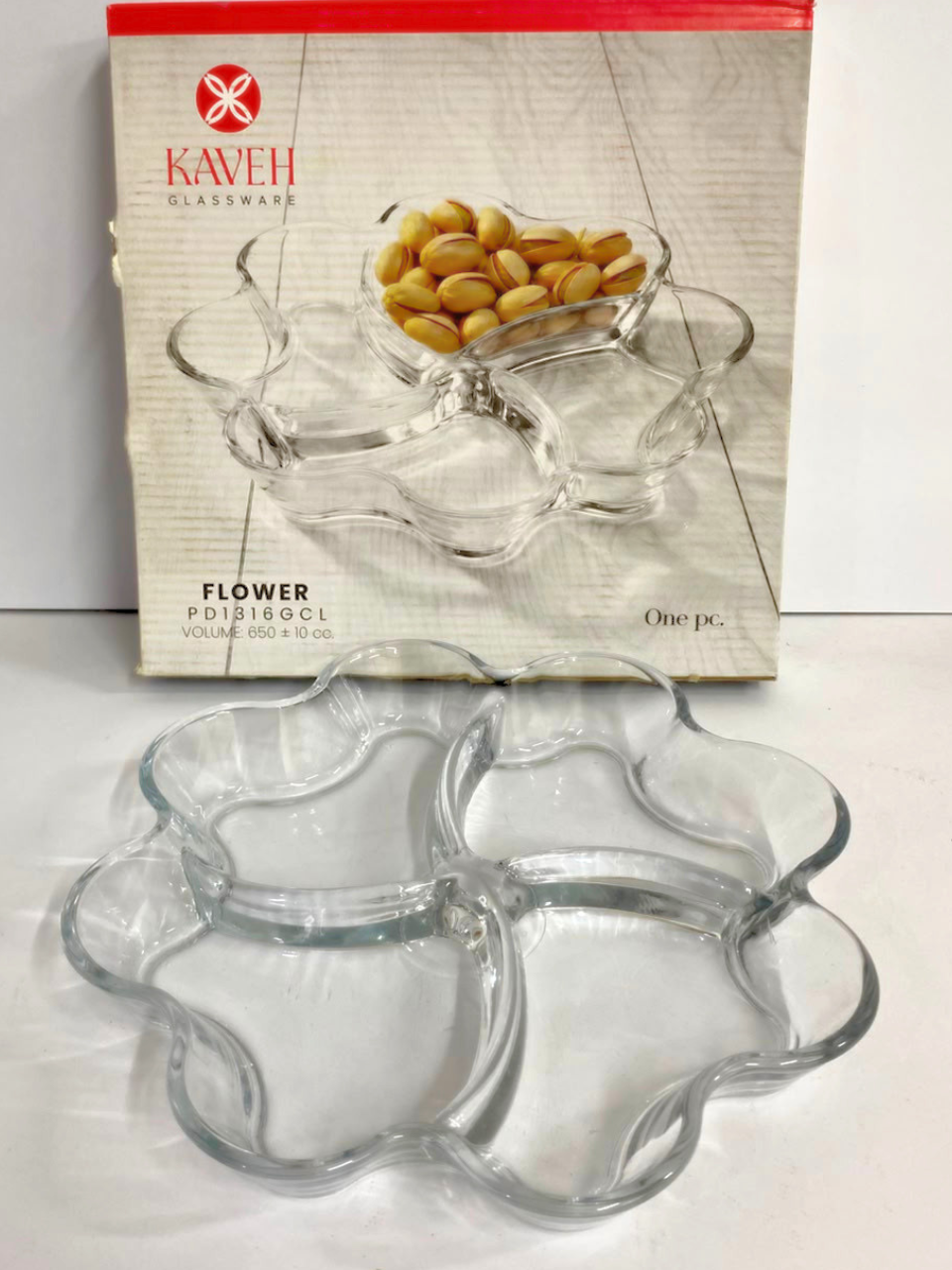 Kaveh Glassware Flower-shaped divided tray featuring 4 outer clover for multi-purpose serving. 9*9 inch