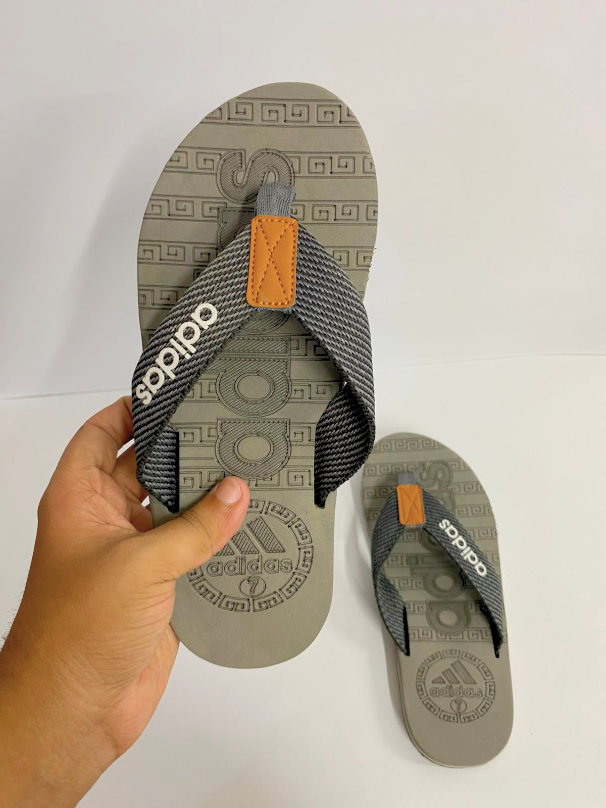 Adidas Men Flip Flops Comfort grey