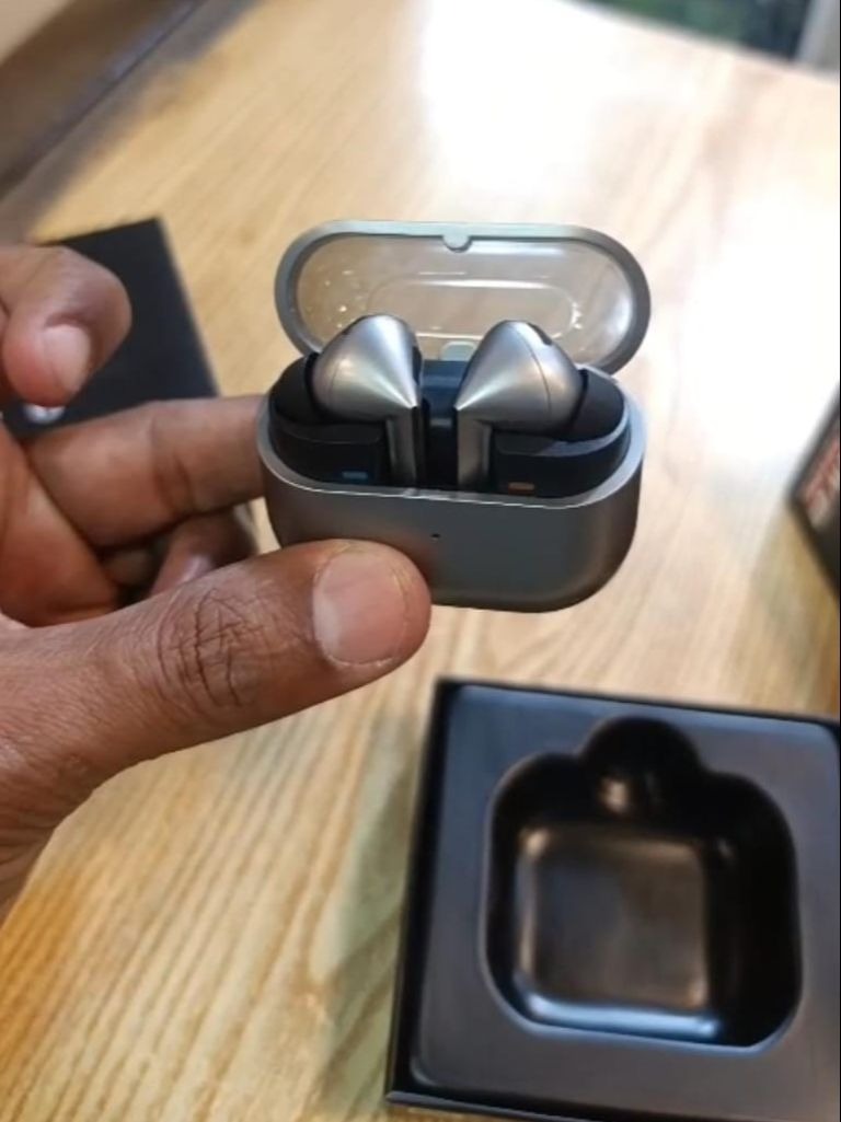 Buds 3 Pro  Earbuds